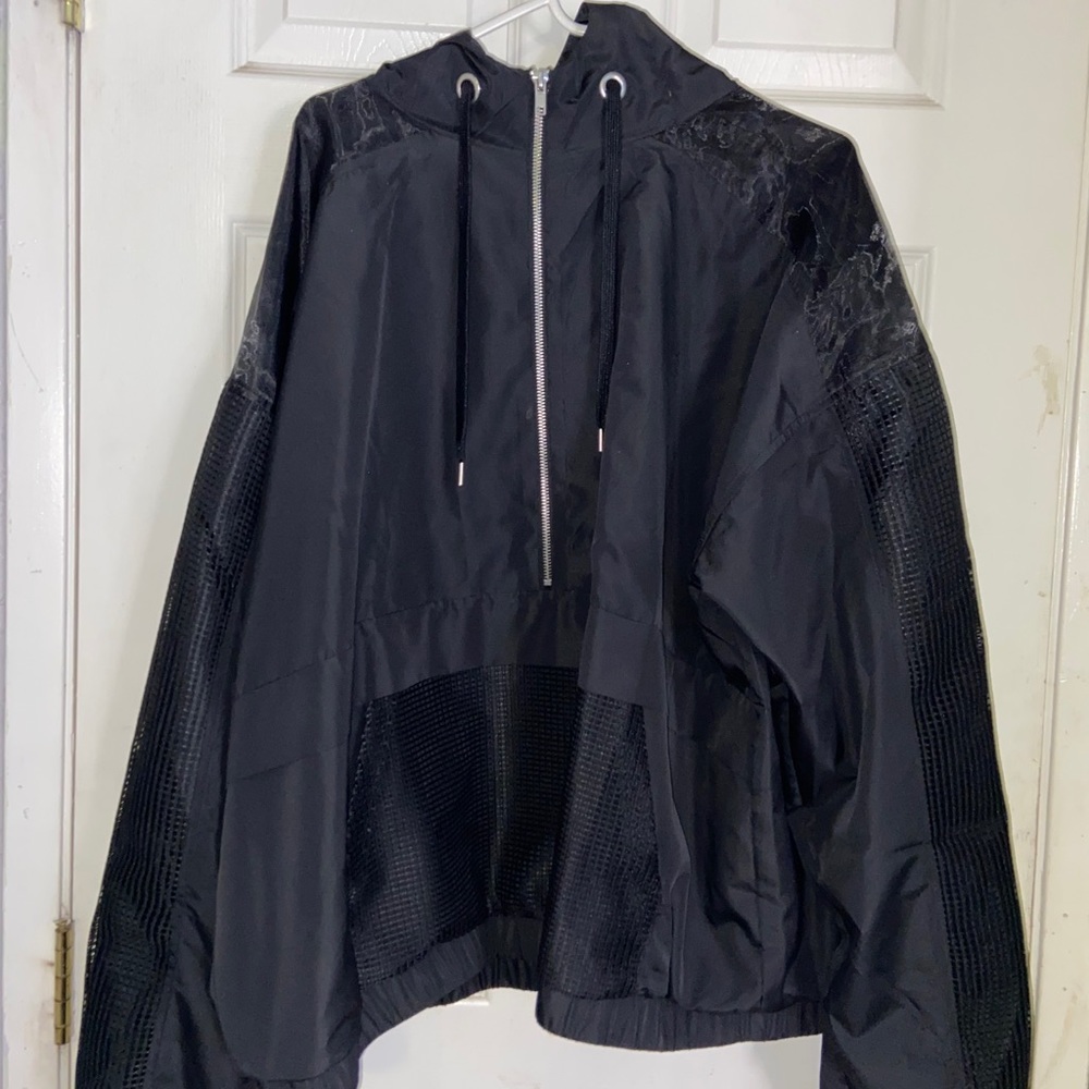 Black windbreaker 🖤
